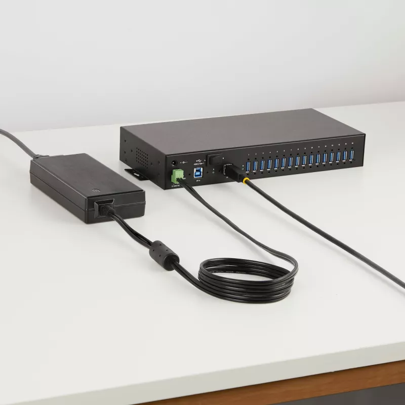 StarTech.com 16-portowy przemysłowy hub USB 5 Gb/s z zasilaczem, metalowa obudowa, możliwość montażu, ochrona ESD, zasilanie przez listwę zaciskową, ładowanie USB, przełącznik między dwoma hostami – TAA