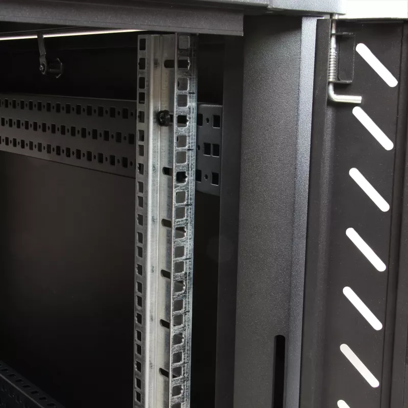 StarTech.com 4-słupkowa szafa rack 12U do serwerów, zamykana 19-calowa szafa do przechowywania danych dla sprzętu komputerowego / AV / IT, szafa sieciowa do biura / domu z kółkami i regulowanymi szynami montażowymi