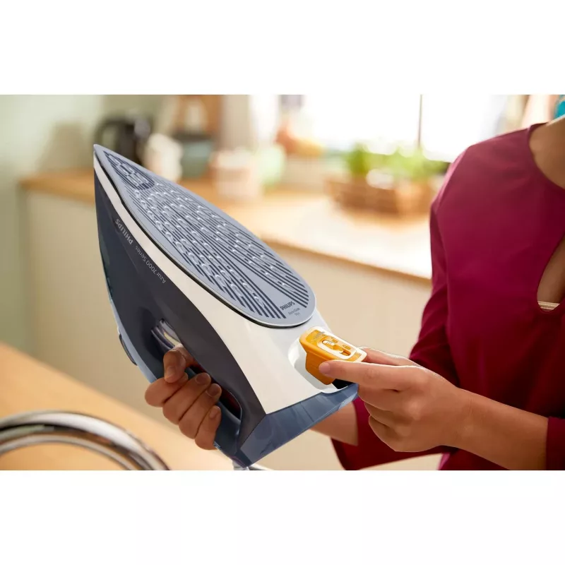Żelazko parowo-suche Philips DST7030/20 — 2800 W, zbiornik 0,3 L, ciągła para 50 g/min, uderzenie pary 250 g/min, stopa SteamGlide Plus