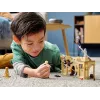 Zestaw LEGO Harry Potter Pierwsza lekcja latania w Hogwarcie 76395 z minifigurkami Harry'ego i Dracona