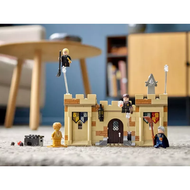 Zestaw LEGO Harry Potter Pierwsza lekcja latania w Hogwarcie 76395 z minifigurkami Harry'ego i Dracona