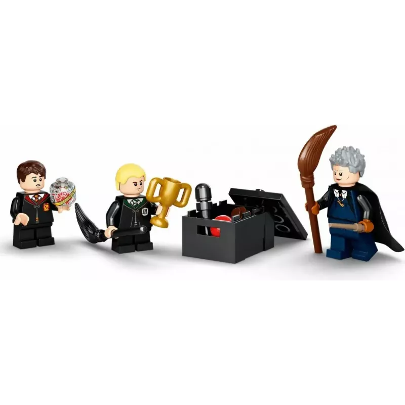 Zestaw LEGO Harry Potter Pierwsza lekcja latania w Hogwarcie 76395 z minifigurkami Harry'ego i Dracona