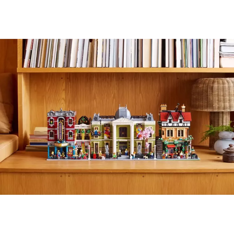 Zestaw konstrukcyjny LEGO Icons 10350 Tudor Corner House — 3266 elementów, 8 minifigurek, wiek 18+, 260×250×310 mm