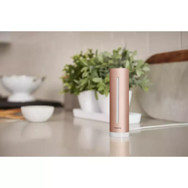 Monitor jakości powietrza w pomieszczeniach Netatmo Smart Indoor Air Quality Monitor — CO2 0–5000 ppm, temp 0–50°C, hałas, Wi‑Fi/Bluetooth, zasilany prądem przemiennym, aluminium, różowe złoto