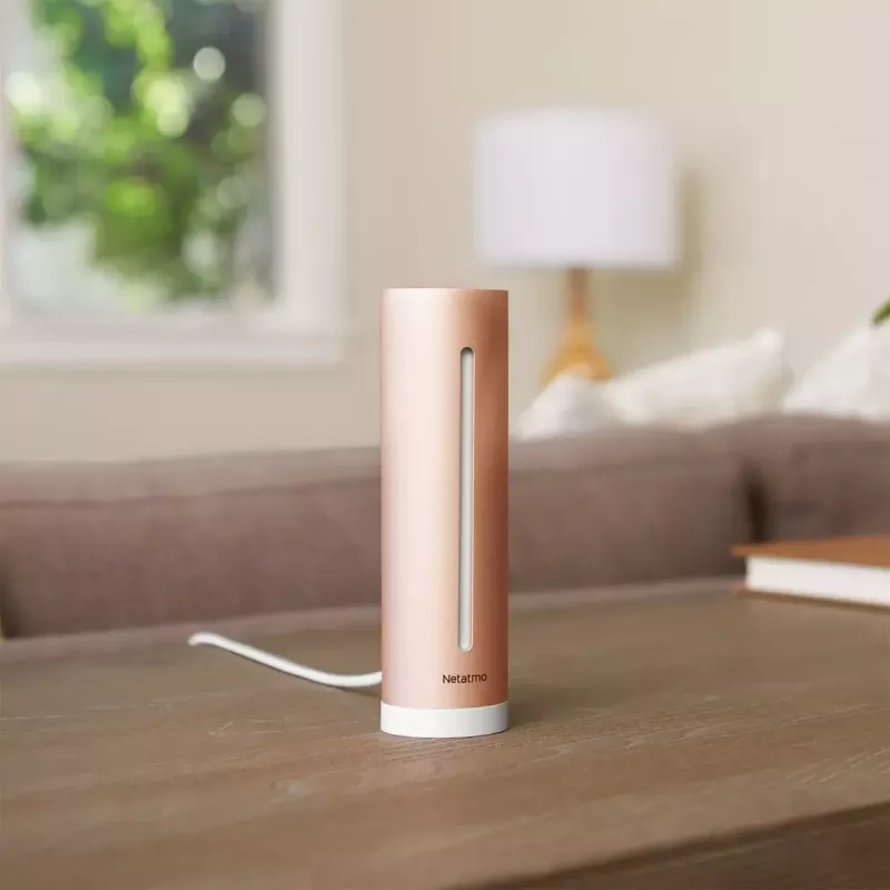 Monitor jakości powietrza w pomieszczeniach Netatmo Smart Indoor Air Quality Monitor — CO2 0–5000 ppm, temp 0–50°C, hałas, Wi‑Fi/Bluetooth, zasilany prądem przemiennym, aluminium, różowe złoto