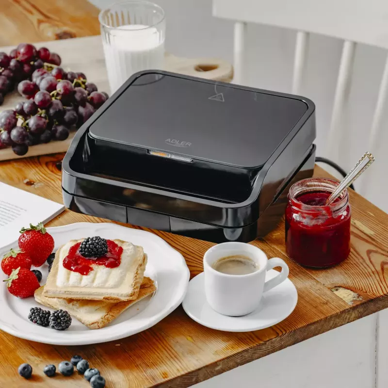 Opiekacz do kanapek 2-w-1 Adler AD 3070b — 850 W, 2 płyty, czarny