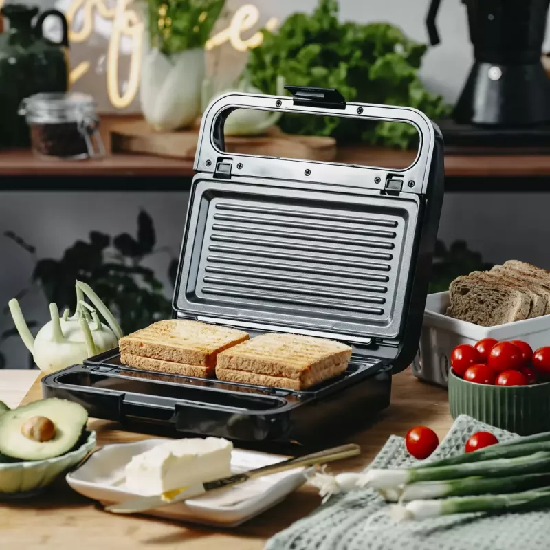 Opiekacz do kanapek 2-w-1 Adler AD 3070b — 850 W, 2 płyty, czarny