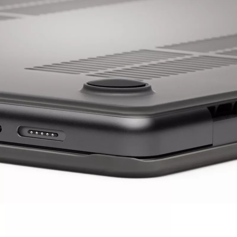 Etui hardshell Zagg do MacBook Air 13 (M3/M2) — Smoke, precyzyjnie dopasowana osłona ochronna