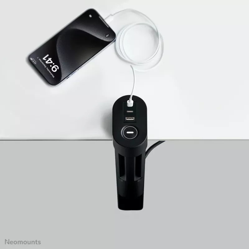 Gniazdo biurkowe Neomounts DS22-840BL6 z zaciskiem i portami USB-C i USB-A – szybkie ładowanie