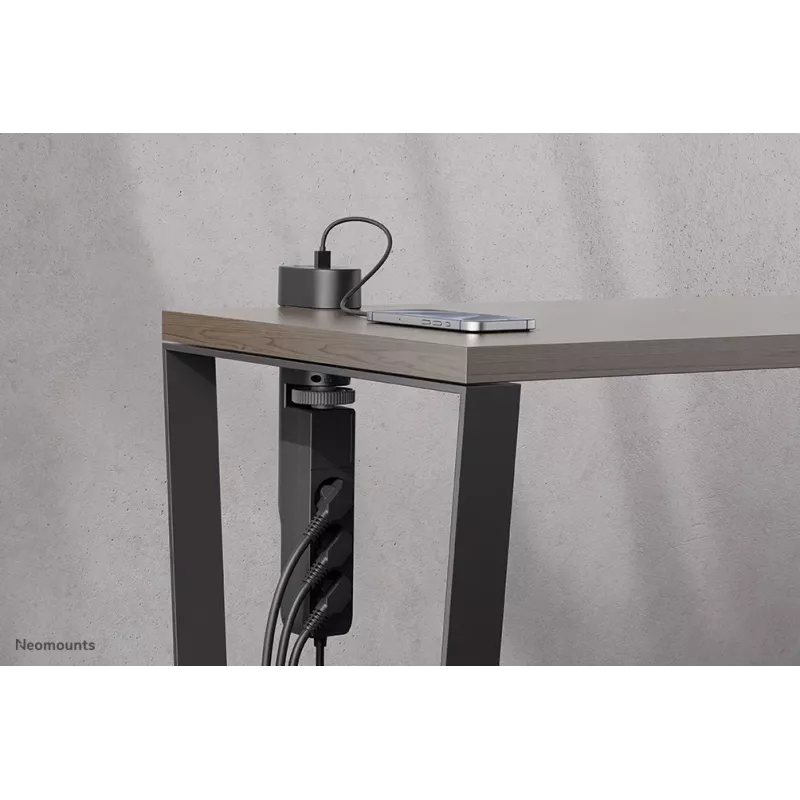 Gniazdo biurkowe Neomounts DS22-840BL6 z zaciskiem i portami USB-C i USB-A – szybkie ładowanie
