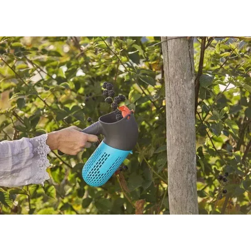 Ręczny zbieracz owoców Gardena 17400-20 z czarną plastikową rączką