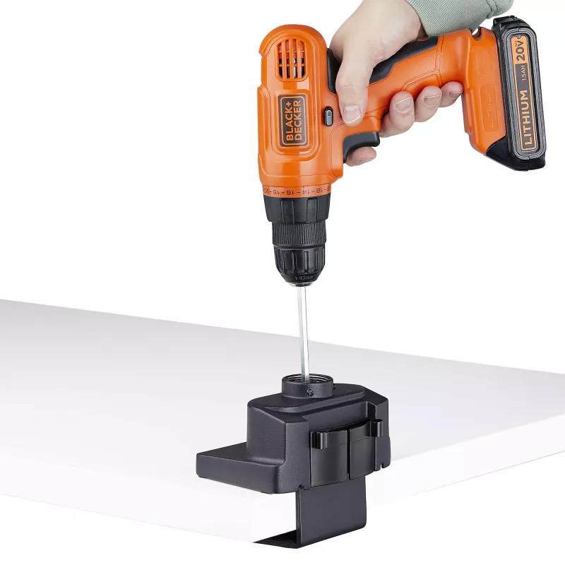 Potrójny uchwyt biurkowy StarTech.com do trzech ekranów 27 inch, VESA 75x75/100x100, regulacja ramion bez narzędzi, mocowanie zaciskowe/przelotowe, ramiona ze sprężyną
