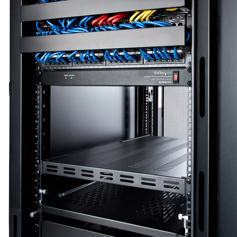 StarTech.com 1U 4-słupkowa regulowana wentylowana półka do montażu w szafie serwerowej - 330 funtów (150 kg) - regulowana głębokość montażu od 19,5 do 38 cali uniwersalna taca do 19-calowej szafy AV/sprzęt sieciowy - głębokość 27,5 cala