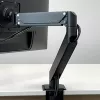 Biurkowy uchwyt gazowo-sprężynowy do monitora Arctic X1-3D — obsługuje do 43 cali / 10 kg, VESA 75x75–100x100, czarny
