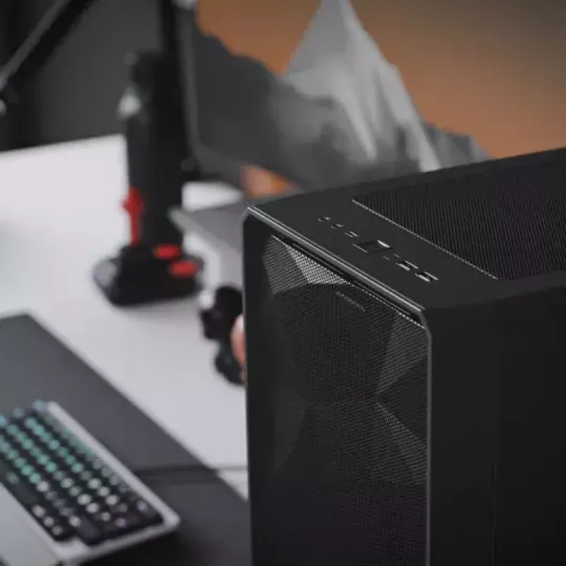 Obudowa PC Tower Fractal Design Meshify 2 Compact — Biała, obsługuje zasilacz ATX, 2x140mm przód, 1x120mm tył, napędy 2,5 cala/3,5 cala, 210×424×475 mm