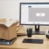DYMO M2 Cyfrowa waga pocztowa | 2 kg waga z USB do listów i paczek | Kompaktowy rozmiar 18,5 cm dł. x 16,1 cm szer. x 4,4 cm wys.