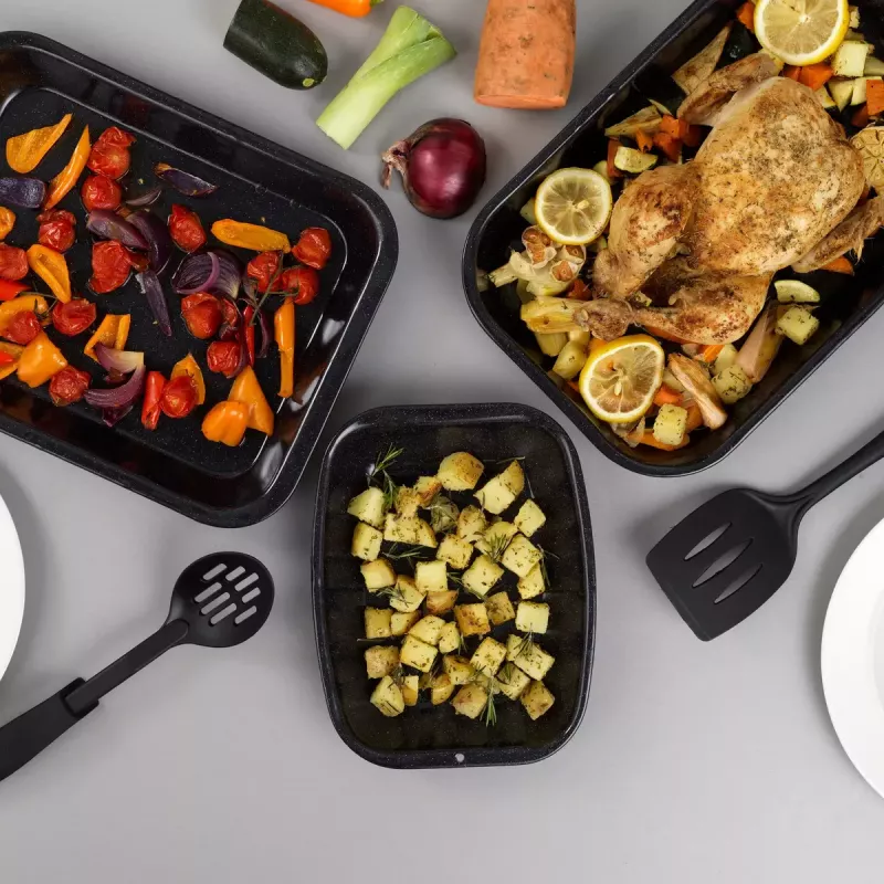 Zestaw do pieczenia i desek do krojenia Russell Hobbs CW207011EU 3 szt. — brytfanna i dwie deski do krojenia