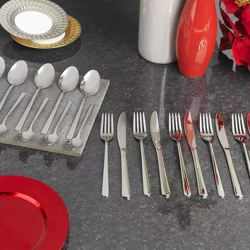 Komplet sztućców Russell Hobbs RH000234EU7 — 24-elementowy zestaw ze stali nierdzewnej