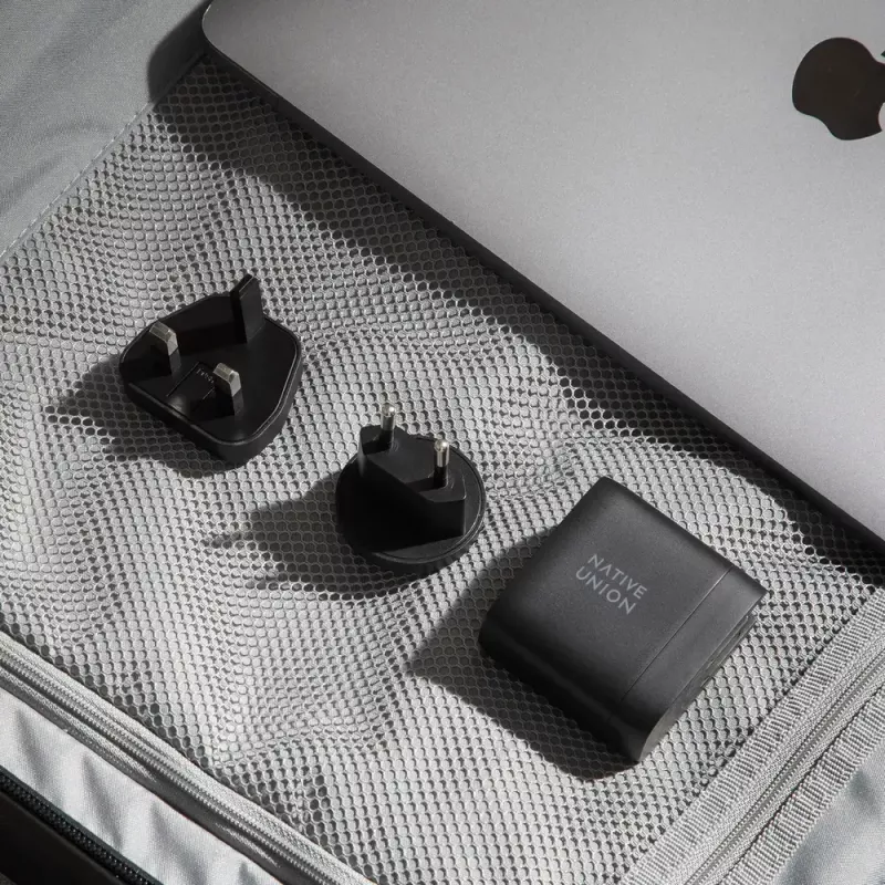 Szybka ładowarka GaN Native Union Fast Gan Charger Pd 67W biała Intl 2C1A USB‑C 2 porty 67W AC 100–240V zabezpieczenie przed przeteżeniem przepięciem przegrzaniem