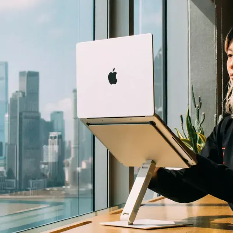 Podstawka do laptopa i tabletu native union HOME-STAND-GRN aluminium i silikon, zielona, maks. wysokość 60 cm, szer. 220 mm głęb. 60 mm wys. 259 mm