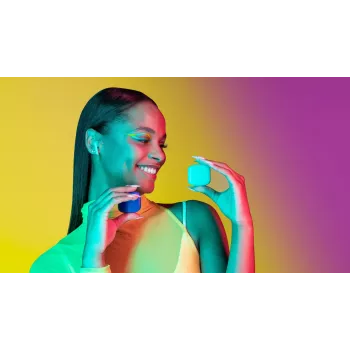 Music Sound Swag SWAG are the capsule-shaped Bluetooth earphones available in many bright, super-trendy colours.