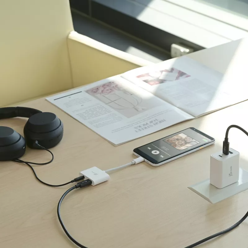 j5create JCA122 Adapter audio USB-C® na 3,5 mm z Power Delivery, czarny