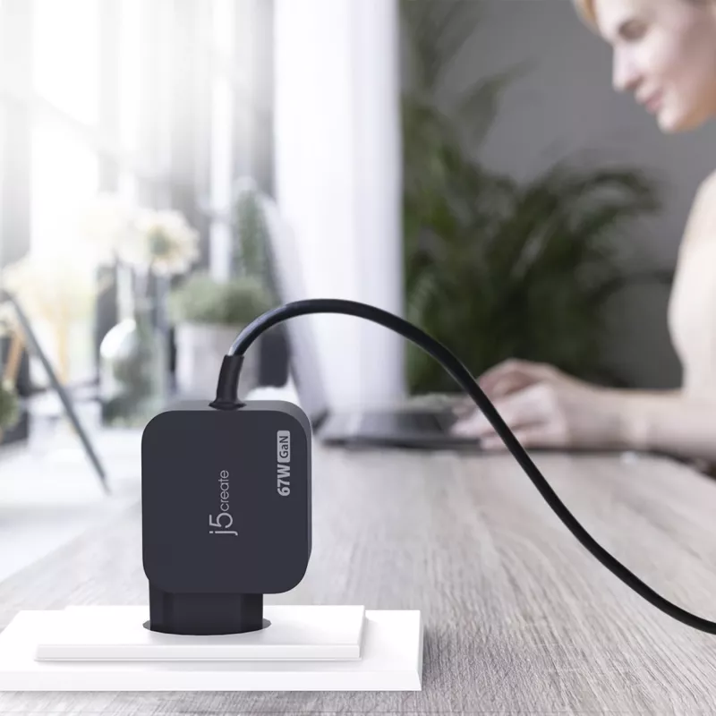 j5create JUP1565DC 67W GaN PD USB-C® Mini ładowarka z 6 typami złączy DC – EU, czarna