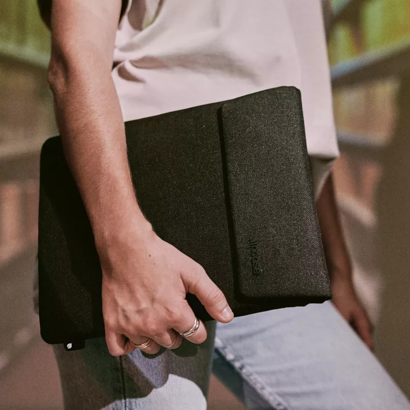 Etui na tablet Incase Crosstown Sleeve na 11-calowy tablet, czarne