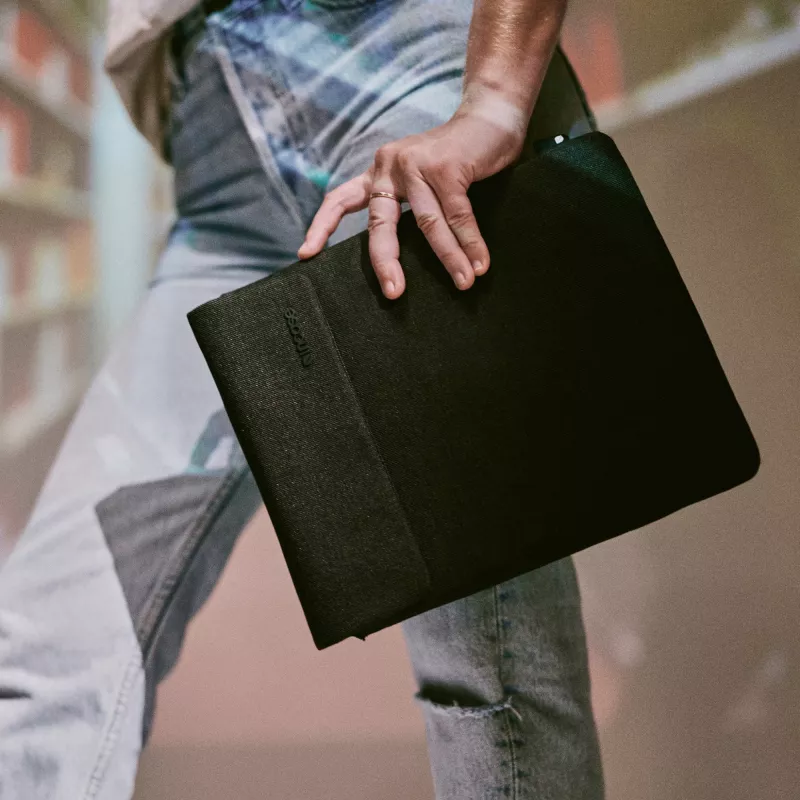 Etui na tablet Incase Crosstown Sleeve na 11-calowy tablet, czarne