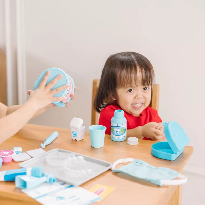 Zestaw dentystyczny zabawkowy Spinmaster Melissa & Doug Super Smile Dentist, odpowiedni od 3 lat, wielokolorowy