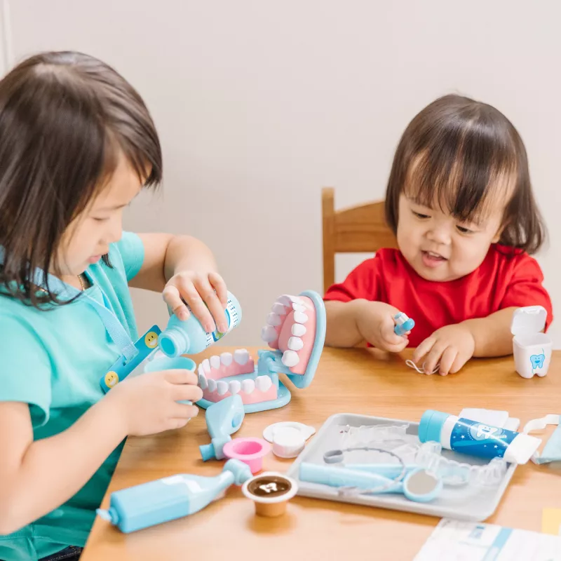 Zestaw dentystyczny zabawkowy Spinmaster Melissa & Doug Super Smile Dentist, odpowiedni od 3 lat, wielokolorowy