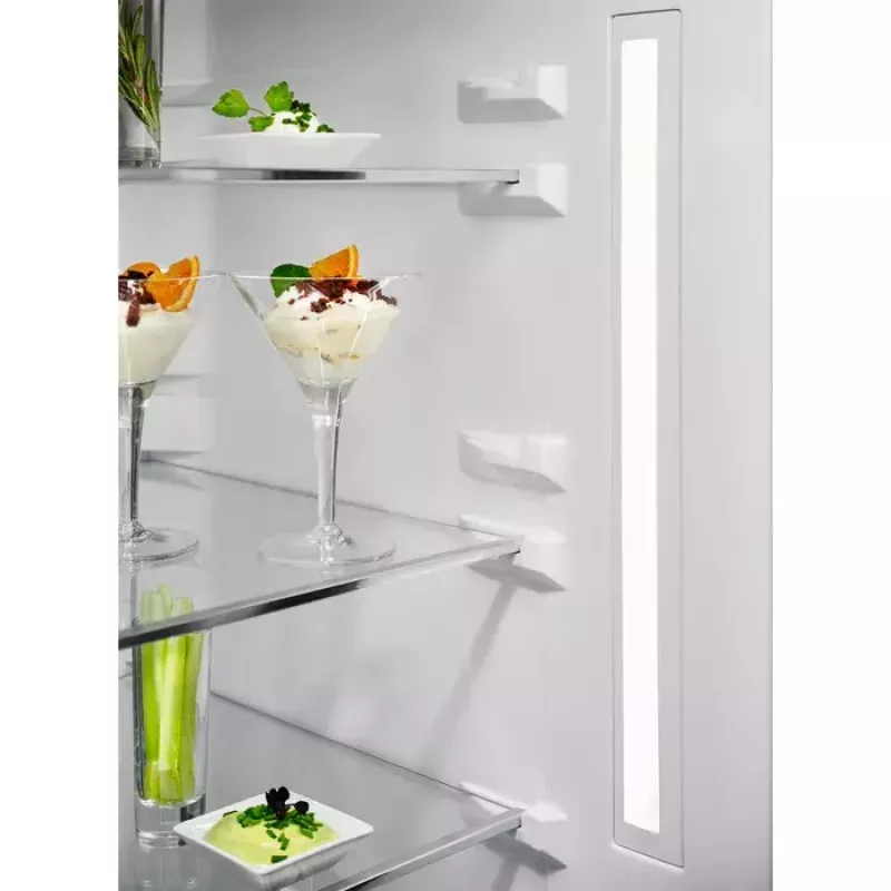 Electrolux LNT7ME36K2 chłodziarko-zamrażarka, 367 l (chłodziarka 266 l, zamrażarka 101 l), zamrażarka na dole, No Frost, klasa energetyczna E, czarna