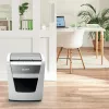 Niszczarka do papieru LEITZ IQ Autofeed Small Office50 P4 — mikropocięcie 4x28 mm, automatyczne podawanie 50 arkuszy, szerokość wejścia 22 cm, kosz 20 L