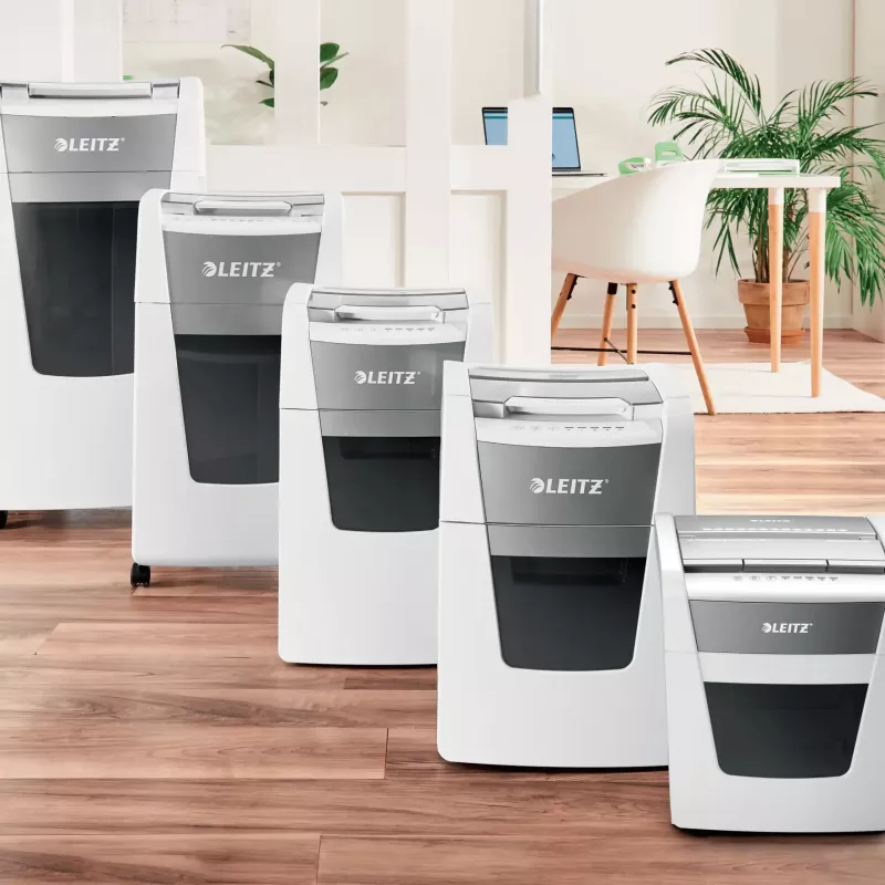 Niszczarka do papieru LEITZ IQ Autofeed Small Office50 P4 — mikropocięcie 4x28 mm, automatyczne podawanie 50 arkuszy, szerokość wejścia 22 cm, kosz 20 L