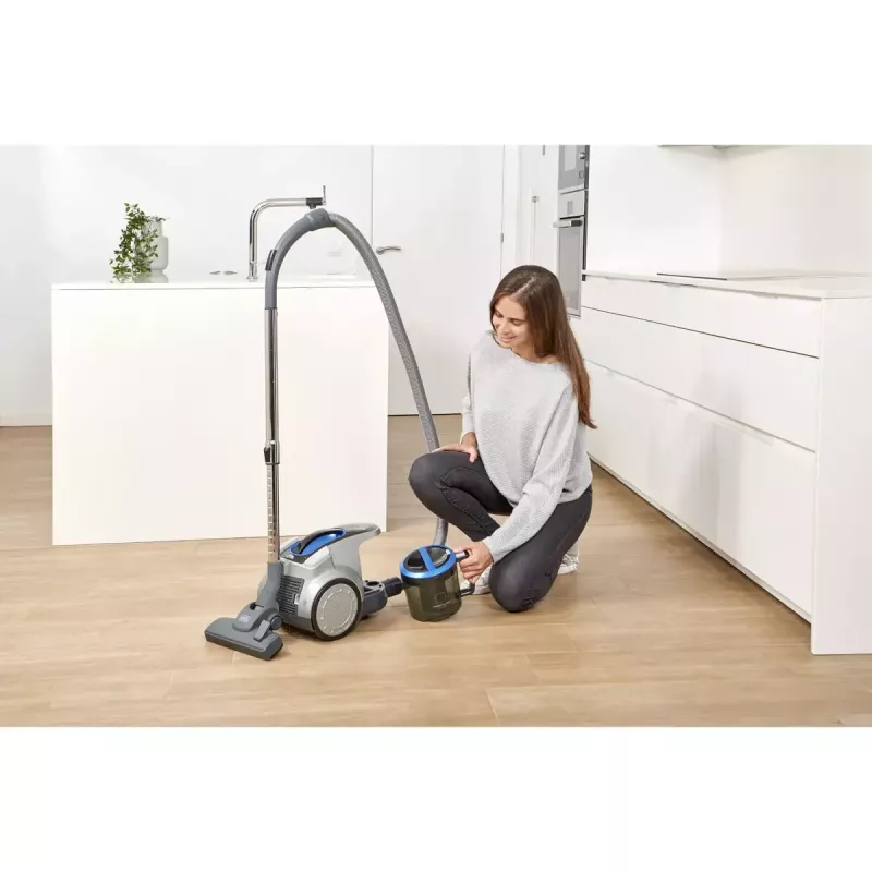 Odkurzacz cylindryczny Black & Decker BXVML700E — 700 W, pojemność na kurz 2 L, filtracja cykloniczna, filtr EPA, gumowe koła