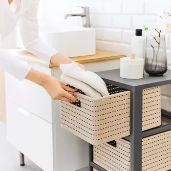 Półka plastikowa rotho Country 3-szufladowa, biała, 71,2×32,5×37,5 cm, technopolimer, kółka