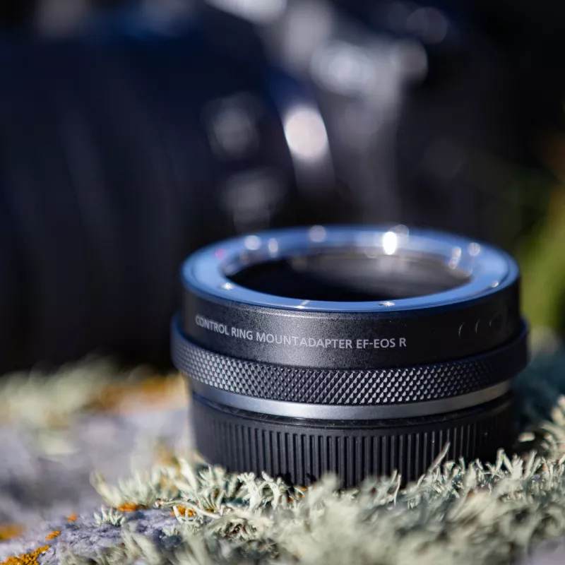 Adapter obiektywu Canon EF-EOS R z pierścieniem sterującym