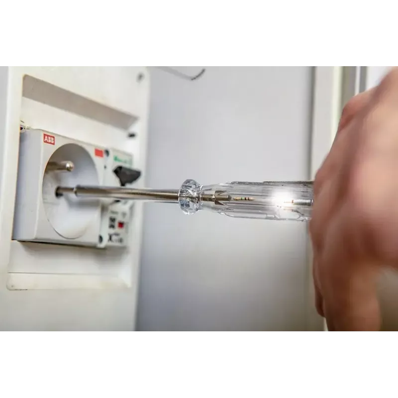 Zestaw szczypiec i śrubokrętów TOP-01-235 1000V, 7 szt., izolowane narzędzia ręczne