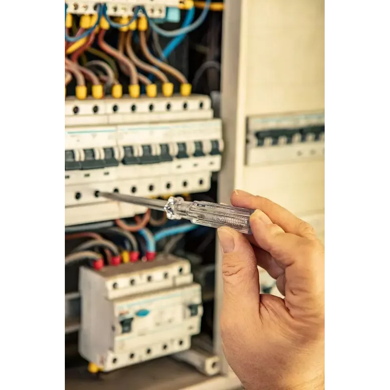 Zestaw szczypiec i śrubokrętów TOP-01-235 1000V, 7 szt., izolowane narzędzia ręczne