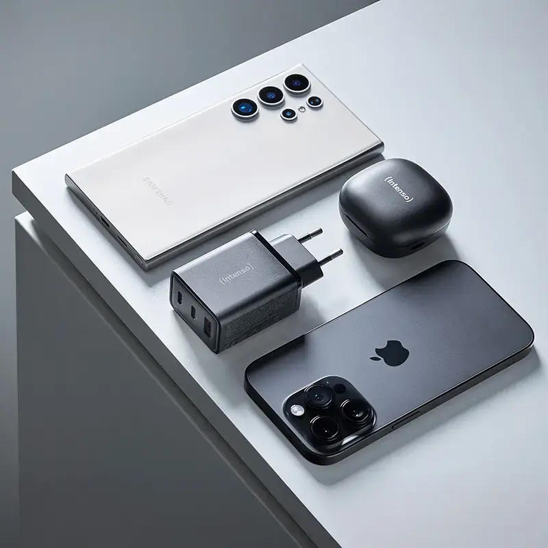Zasilacz Intenso W65ACC porty USB-A i USB-C czarny