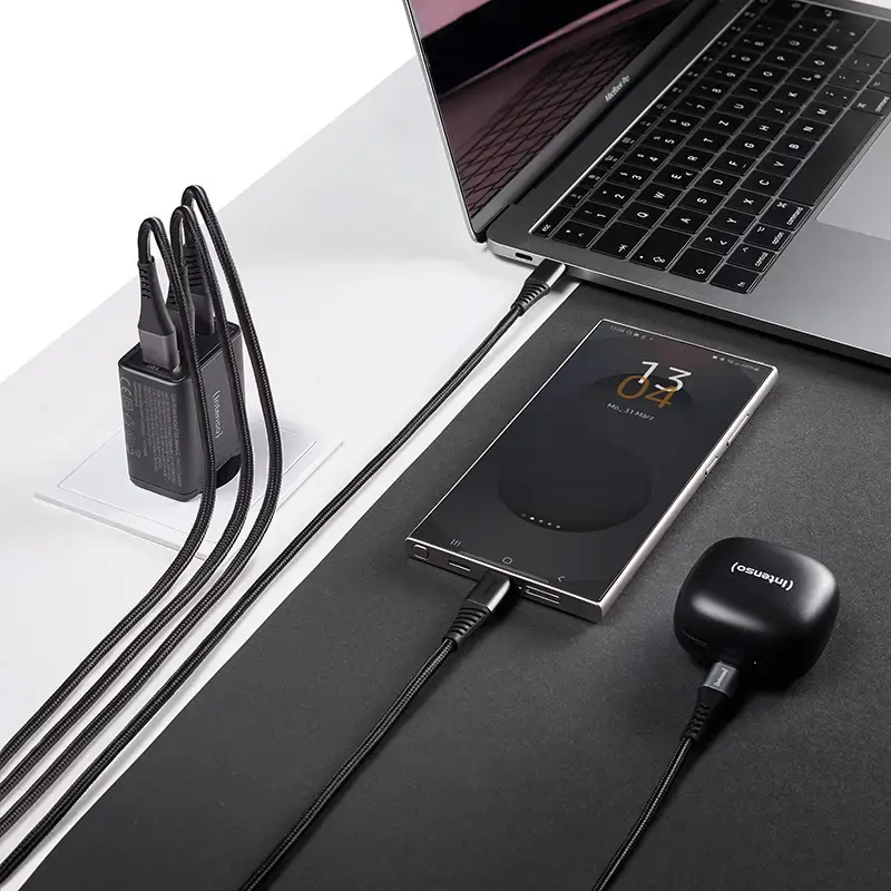 Zasilacz Intenso W65ACC porty USB-A i USB-C czarny
