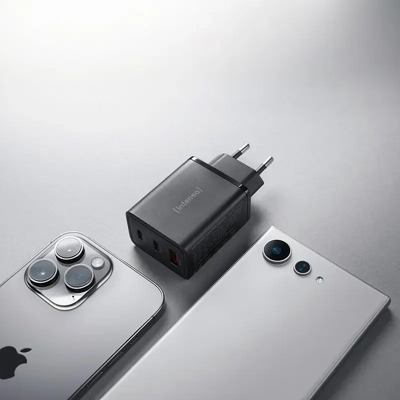 Zasilacz Intenso W65ACC porty USB-A i USB-C czarny