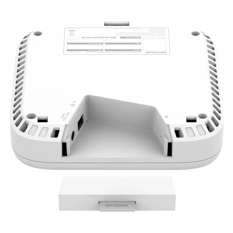 Punkt dostępu bezprzewodowego Netgear WBE718 — Trójzakresowy 2,4/5/6 GHz, 9400 Mbps, PoE, 1x 2,5GbE, biały