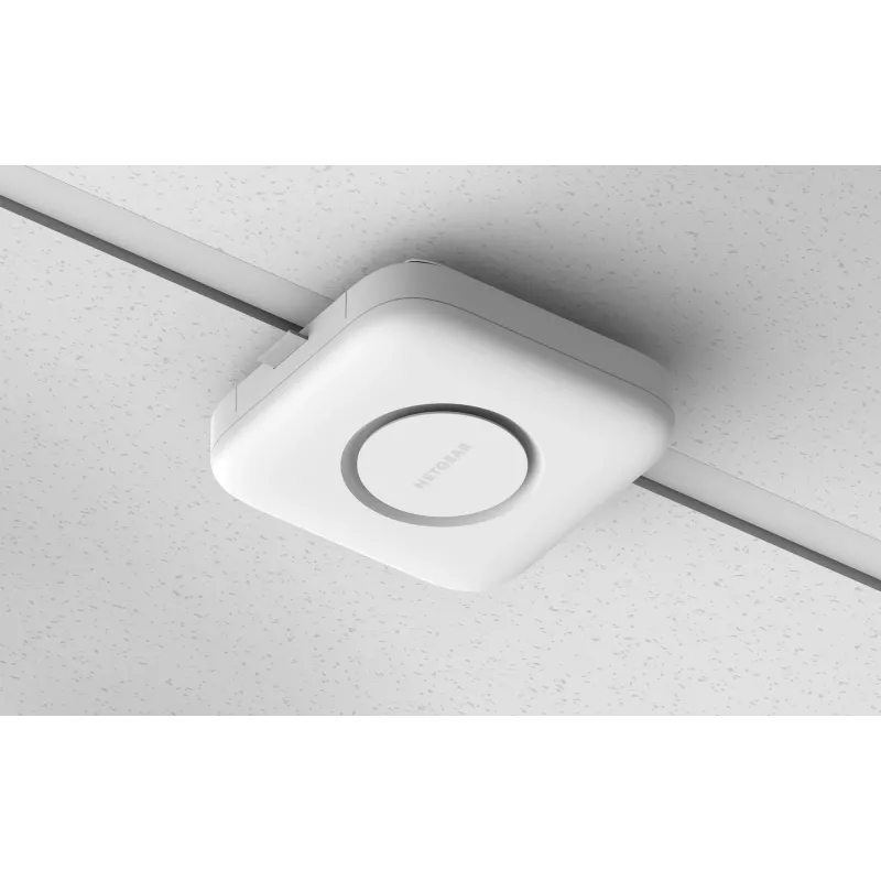 Punkt dostępu bezprzewodowego Netgear WBE718 — Trójzakresowy 2,4/5/6 GHz, 9400 Mbps, PoE, 1x 2,5GbE, biały