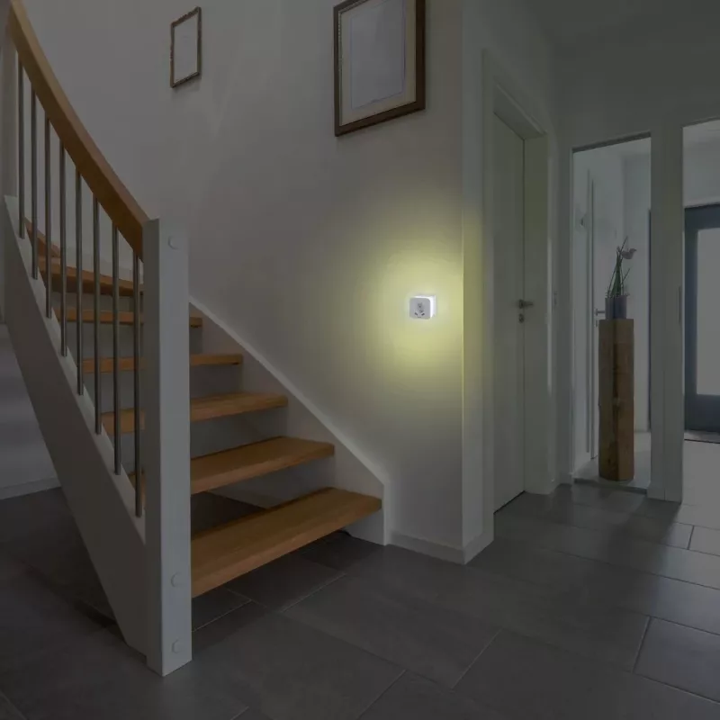 Lampka nocna do gniazdka Hama 00223507 ciepła biel LED 3000K