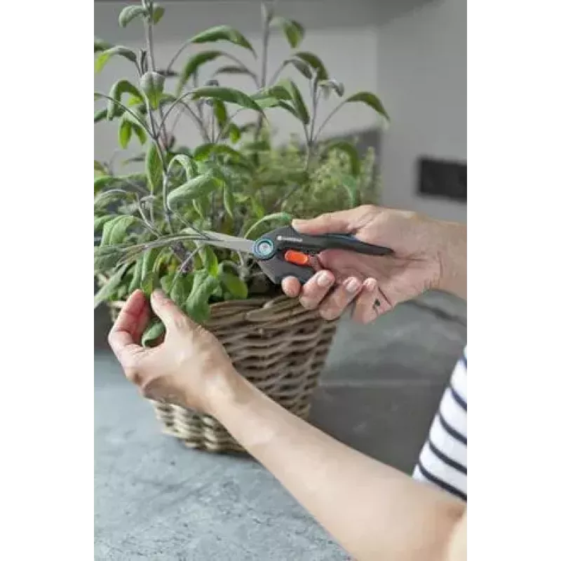 Sekator nożycowy Gardena 12212-36 z niebiesko-szarą plastikową rękojeścią