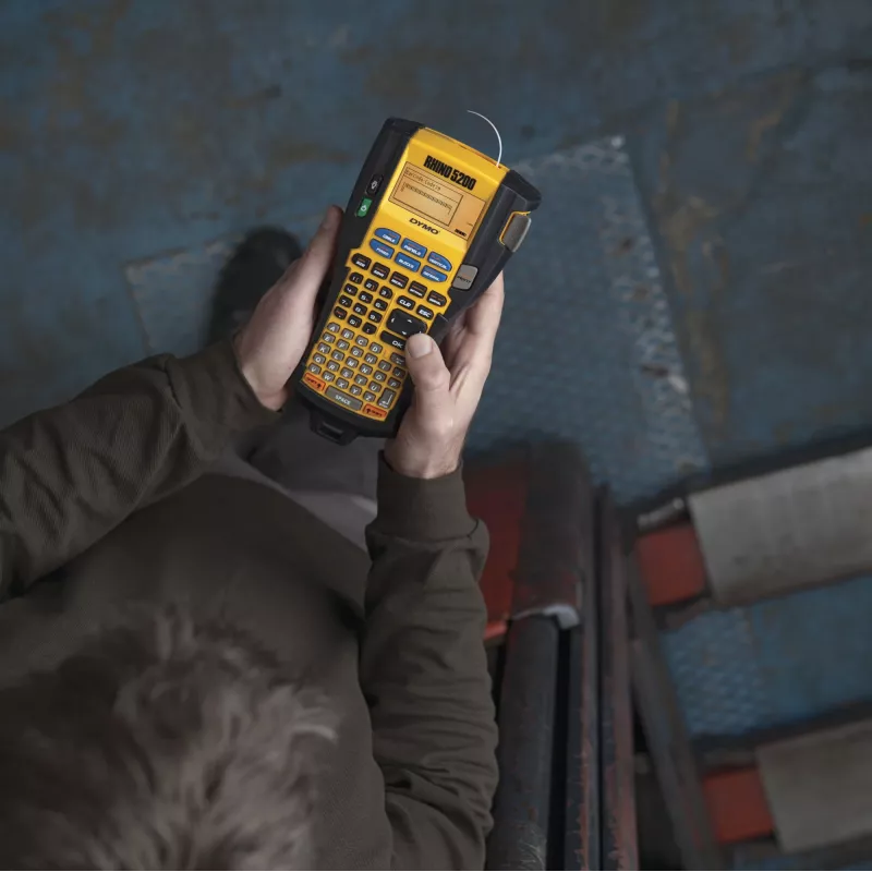 DYMO RHINO 5200 Przemysłowa Drukarka Etykiet | Zestaw w Walizce | Klawisze Skrótów Oszczędzające Czas Szybkie Drukowanie Wytrzymała Drukarka Etykiet do Pracy w Terenie i Zastosowań Przemysłowych | Wtyczka UK