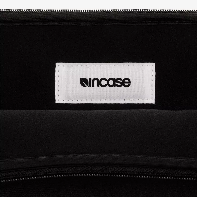 Incase Classic 38.1 cm (15 cali) etui wsuwane czarne