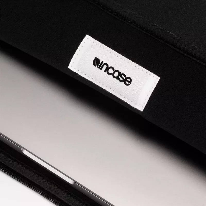 Incase Classic 38.1 cm (15 cali) etui wsuwane czarne