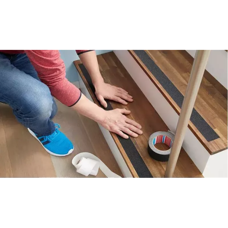Antypoślizgowy pasek do wanny TESA 55588 Czarny
